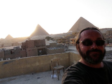 Awesome Bloke nearly outshines sun and pyramids Awesome Bloke nearly outshines sun and pyramids